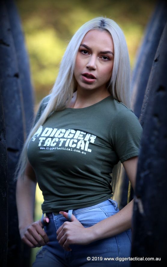 Size 8 Women's Skull Tee Shirt